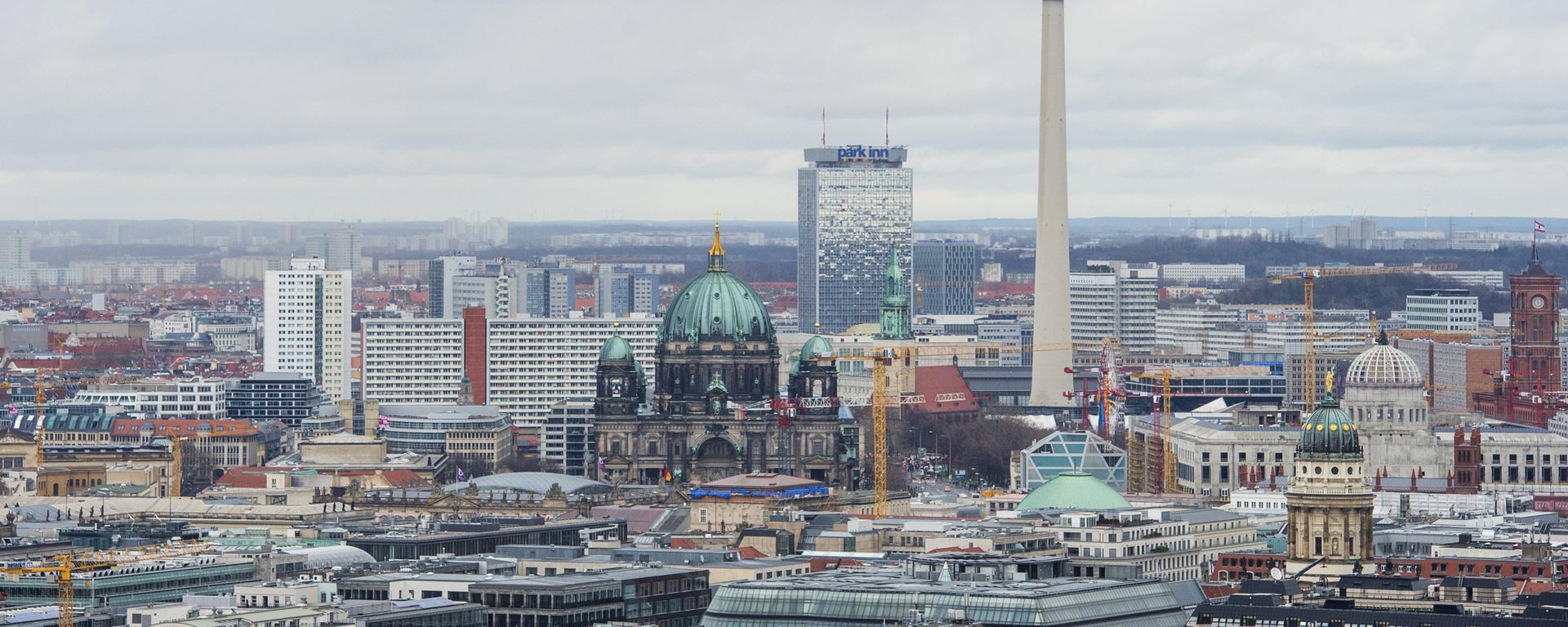 View of the Berlin skyline seen from Potsdamer Platz to Alexanderplatz, including the TV Tower, the Berlin Cathedral (R), the Berlin palace under construction and the city's town hall (Rotes Rathaus, R) View of the Berlin skyline seen from Potsdamer Platz to Alexanderplatz, including the TV Tower, the Berlin Cathedral (R), the Berlin palace under construction and the city's town hall (Rotes Rathaus, R) - Sputnik International, 1920, 23.10.2022