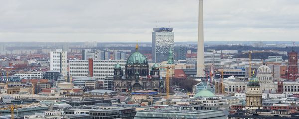 View of the Berlin skyline seen from Potsdamer Platz to Alexanderplatz, including the TV Tower, the Berlin Cathedral (R), the Berlin palace under construction and the city's town hall (Rotes Rathaus, R) - Sputnik International