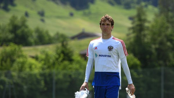 Russian National Football Team Player Mario Fernandes after practice in Neustift, 2018 - Sputnik International