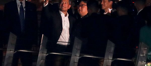 Singapore's Foreign Minister Vivian Balakrishnan takes a selfie with North Korea's leader Kim Jong Un, June 11. Singapore's Foreign Minister Vivian Balakrishnan takes a selfie with North Korea's leader Kim Jong Un, June 11. - Sputnik International
