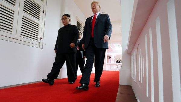 El líder norcoreano Kim Jong-un y el presidente de EEUU, Donald Trump - Sputnik International