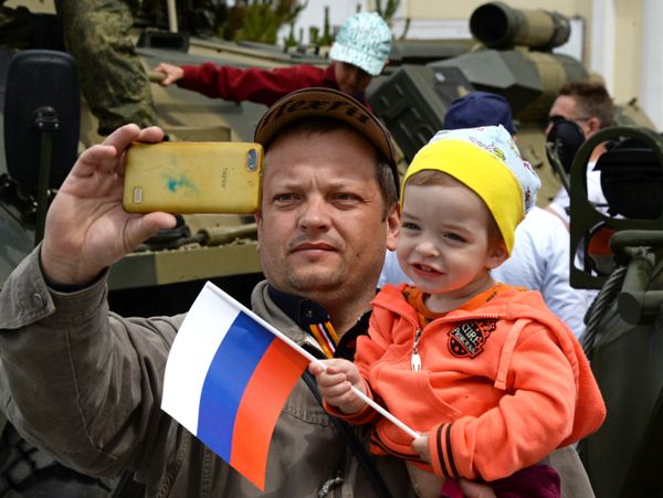 Russians Celebrate National Holiday - Russia Day Russians Celebrate National Holiday - Russia Day - Sputnik International
