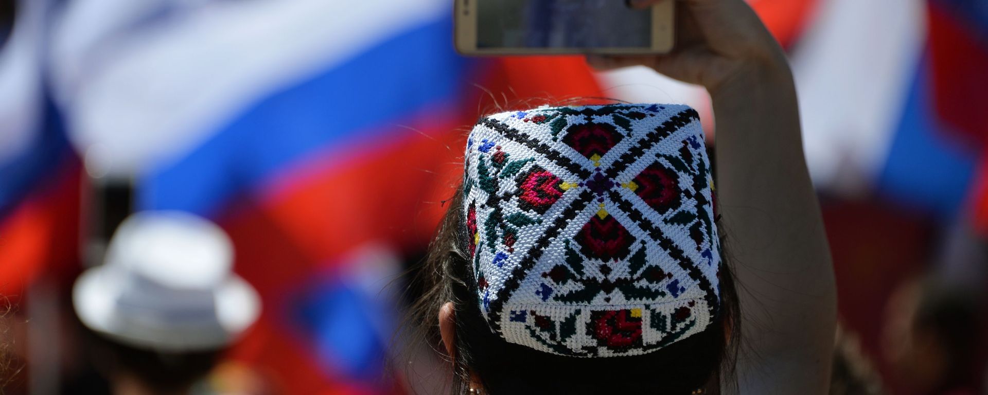 Russians Celebrate National Holiday - Russia Day - Sputnik International, 1920, 11.09.2023
