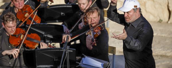 In this Thursday, May 5, 2016 photo provided by Russian Defense Ministry Press Service, the renowned conductor Valery Gergiev, right, leads a performance by the Mariinsky Symphony Orchestra from St. Petersburg, during the concert at the UNESCO world heritage site of Palmyra, the central city of Homs, Syria In this Thursday, May 5, 2016 photo provided by Russian Defense Ministry Press Service, the renowned conductor Valery Gergiev, right, leads a performance by the Mariinsky Symphony Orchestra from St. Petersburg, during the concert at the UNESCO world heritage site of Palmyra, the central city of Homs, Syria - Sputnik International