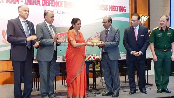The Hon’ble Defence Minister, Smt Nirmala Sitharaman, inaugurating the first Representative Office of BEL in Vietnam by handing over the symbolic key to Mr Gowtama M V, CMD, BEL, during the Vietnam-India Defence Industry Business Meeting held at Hotel Melia, Hanoi - Sputnik International