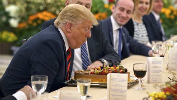 In this photo released by the Ministry of Communications and Information of Singapore, U.S. President Donald Trump blows out a candle on a cake celebrating an early birthday during lunch with Singapore's Prime Minister Lee Hsien Loong in Singapore, Monday, June 11, 2018 - Sputnik International