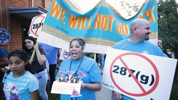 Latino residents in Alamance County, North Carolina protest sheriff's push to renew a partnership with Immigration and Customs Enforcement after he was investigated by the Department of Justice for bias. - Sputnik International