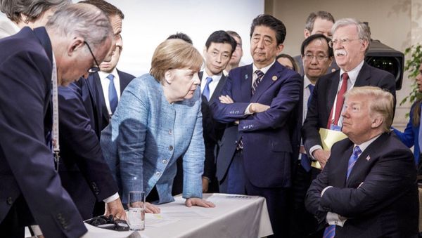 German Chancellor Angela Merkel speaks with US President Donald Trump - Sputnik International