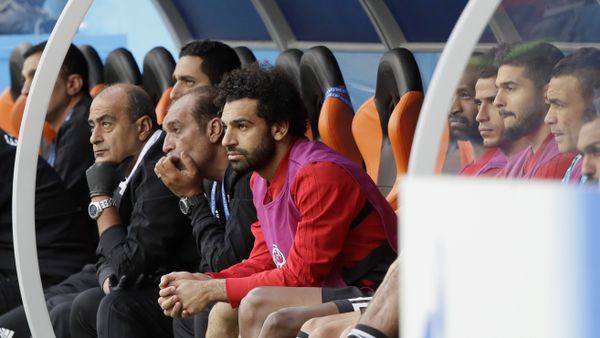 Egypt's Mohamed Salah, center, watches his team during the group A match between Egypt and Uruguay at the 2018 soccer World Cup in the Yekaterinburg Arena in Yekaterinburg, Russia, Friday, June 15, 2018 - Sputnik International