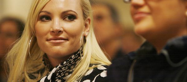 Meghan McCain, left, daughter of Republican presidential hopeful, Sen. John McCain, R-Ariz., listens to her father's speech in Stratham, N.H. Thursday, Dec. 6, 2007. Meghan McCain, left, daughter of Republican presidential hopeful, Sen. John McCain, R-Ariz., listens to her father's speech in Stratham, N.H. Thursday, Dec. 6, 2007. - Sputnik International
