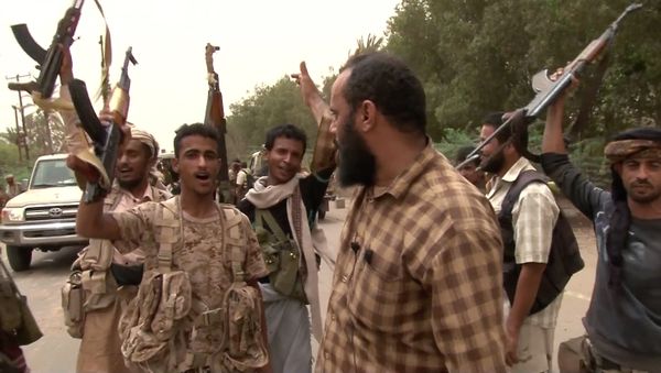 This image grab taken from a AFPTV video shows Yemeni pro-government forces gathering at the south of Hodeida airport, in Yemen's Hodeida province on June 15, 2018 This image grab taken from a AFPTV video shows Yemeni pro-government forces gathering at the south of Hodeida airport, in Yemen's Hodeida province on June 15, 2018 - Sputnik International