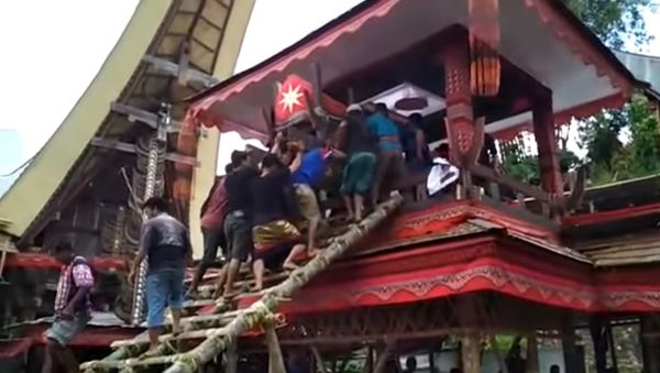 PNS Ini Tewas Tertimpa Peti Mayat Ibunya Sendiri di Toraja - Sputnik International