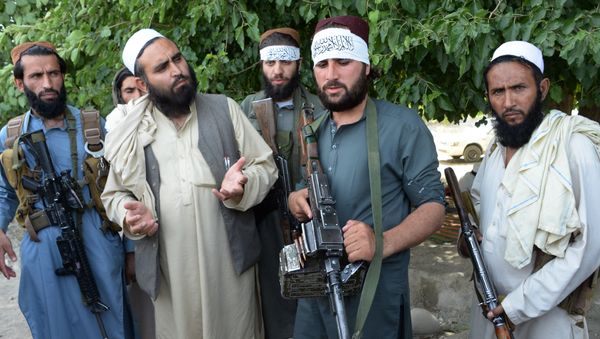 Afghan Taliban militants stand with residents as they took to the street to celebrate ceasefire on the second day of Eid in the outskirts of Jalalabad on June 16,2018 - Sputnik International