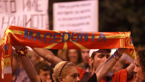 Protestors shout slogans against the change of the country's constitutional name in front of the Parliament building in Skopje, Macedonia June 13, 2018. - Sputnik International