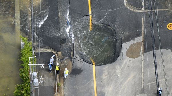 Water flows out from cracks in a road damaged by an earthquake in Takatsuki, Osaka prefecture, western Japan, in this photo taken by Kyodo June 18, 2018. Water flows out from cracks in a road damaged by an earthquake in Takatsuki, Osaka prefecture, western Japan, in this photo taken by Kyodo June 18, 2018. - Sputnik International