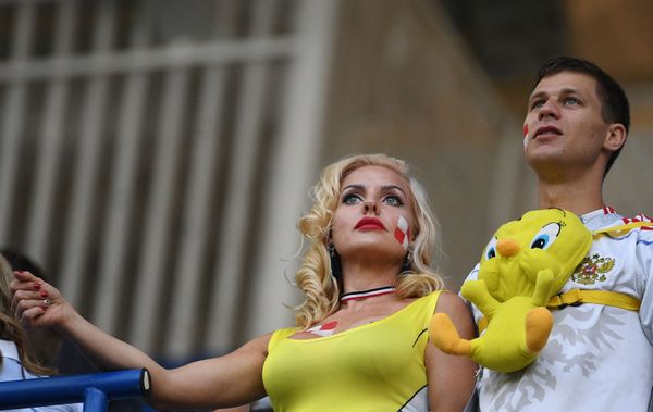 Croatian fans cheering for their team in Kaliningrad - Sputnik International