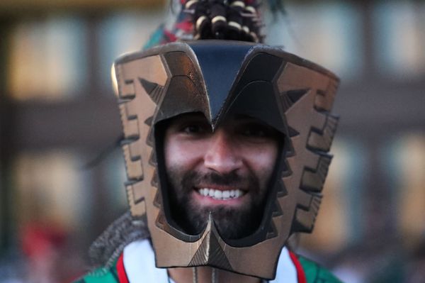 Aztec fan celebrates Mexico's win over Germany - Sputnik International
