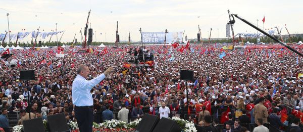 Turkey's President Recep Tayyip Erdogan, addresses supporters of his ruling Justice and Development Party (AKP) during a rally in Istanbul, Sunday, June 17, 2018 - Sputnik International