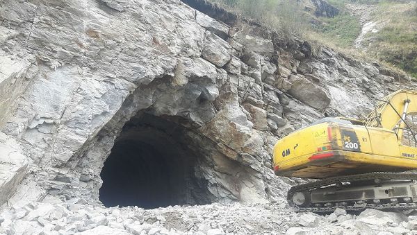 Lot 1 Civil Contractor of Upper Tamaksohi Hydroelectric Project M/s Sinohydro Corporation Ltd succeeded to breakthrough the project access road tunnel for Dam Site yesterday - Sputnik International