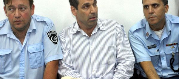 Former Israeli energy minister Gonen Segev (C) appears at the Tel Aviv district tribunal 22 April 2004 Former Israeli energy minister Gonen Segev (C) appears at the Tel Aviv district tribunal 22 April 2004 - Sputnik International
