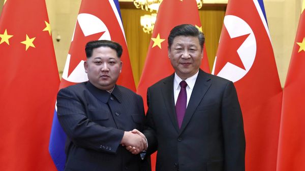 In this photo provided Wednesday, March 28, 2018, by China's Xinhua News Agency, North Korean leader Kim Jong Un, left, and Chinese President Xi Jinping shake hands in Beijing, China. - Sputnik International