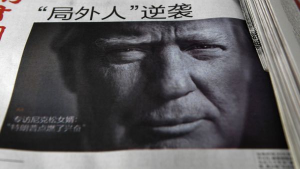 A newspaper featuring a photo of US President-elect Donald Trump at a news stand in Beijing - Sputnik International
