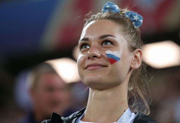 Gettin’ Cheeky With It: Fans Paint Faces With World Cup Countries' Flags - Sputnik International