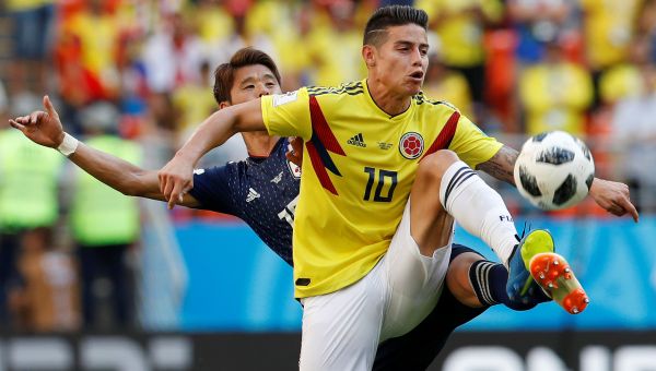 Japan's Hiroki Sakai in action with Colombia's James Rodriguez - Sputnik International
