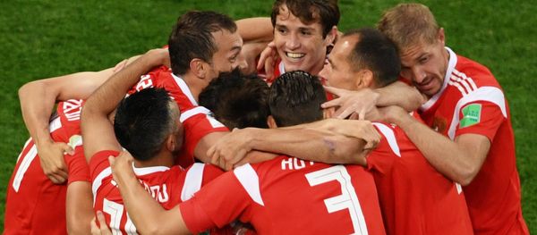 El equipo ruso celebra su gol en el partido contra Egipto El equipo ruso celebra su gol en el partido contra Egipto - Sputnik International
