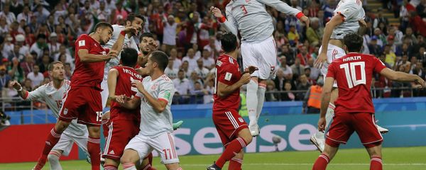 Spain's Gerard Pique, center, jumps for a header during the group B match between Iran and Spain at the 2018 soccer World Cup in the Kazan Arena in Kazan, Russia, Wednesday, June 20, 2018. - Sputnik International