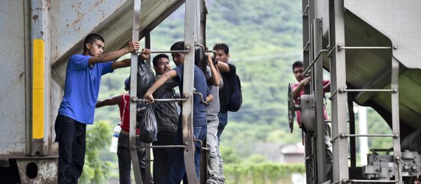 Central American migrants ride the train called The Beast in their attemp to reach the border between Mexico and the United States on September 1, 2014 in Arriaga, Chiapas state, Mexico. Central American migrants ride the train called The Beast in their attemp to reach the border between Mexico and the United States on September 1, 2014 in Arriaga, Chiapas state, Mexico. - Sputnik International