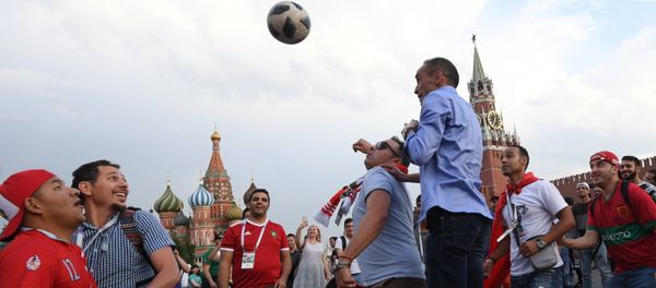 Fans of the World Cup 2018 play football on Red Square in Moscow - Sputnik International