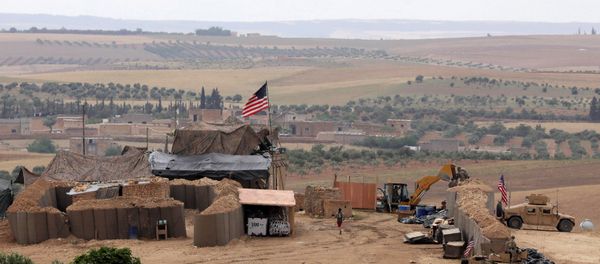 U.S. forces set up a new base in Manbij, Syria May 8, 2018 - Sputnik International