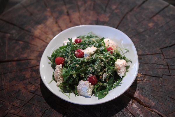 Syrovarnya’s Ricotta, spinach and raspberry salad - Sputnik International