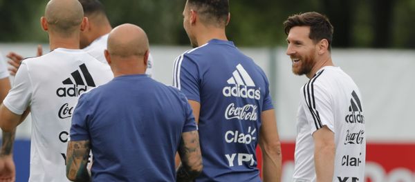 Lionel Messi, right, talks to coach Jorge Sampaoli during a training session of Argentina at the 2018 soccer World Cup in Bronnitsy, Russia, Tuesday, June 19, 2018 Lionel Messi, right, talks to coach Jorge Sampaoli during a training session of Argentina at the 2018 soccer World Cup in Bronnitsy, Russia, Tuesday, June 19, 2018 - Sputnik International
