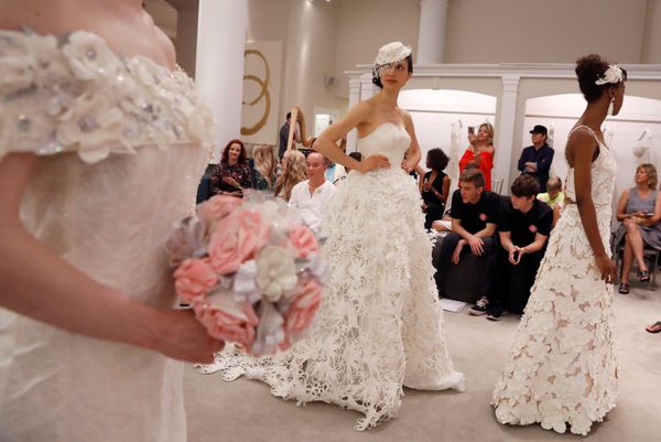 Hope it Doesn't Rain: Toilet Paper Wedding Dress Contest Starts in US - Sputnik International