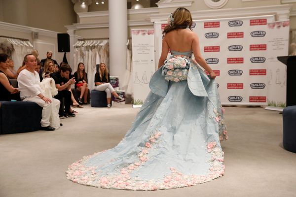 Hope it Doesn't Rain: Toilet Paper Wedding Dress Contest Starts in US - Sputnik International