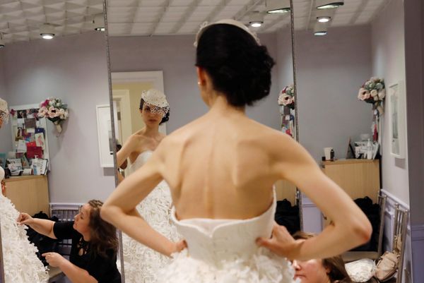 Hope it Doesn't Rain: Toilet Paper Wedding Dress Contest Starts in US - Sputnik International