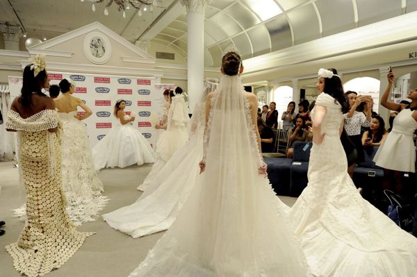 Hope it Doesn't Rain: Toilet Paper Wedding Dress Contest Starts in US - Sputnik International