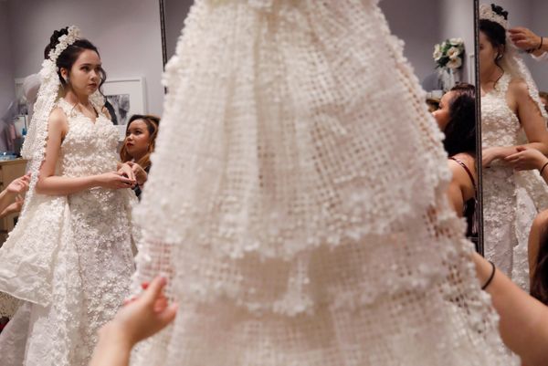 Hope it Doesn't Rain: Toilet Paper Wedding Dress Contest Starts in US - Sputnik International