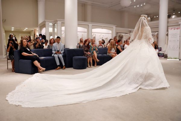 Hope it Doesn't Rain: Toilet Paper Wedding Dress Contest Starts in US - Sputnik International