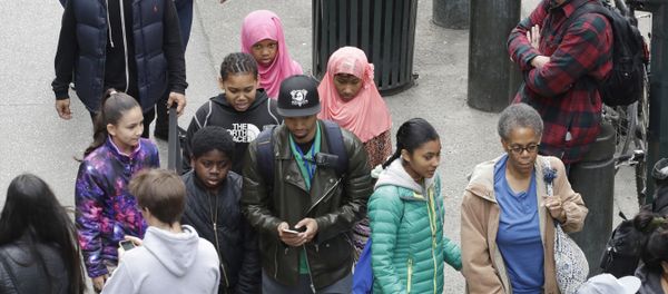 Two Muslim girls walk in a crowd on 42nd St., Friday, April 14, 2017, in New York - Sputnik International