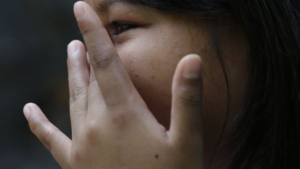A child who was sexually exploited in the Philippines by a cybersex ring wipes away a tear - Sputnik International