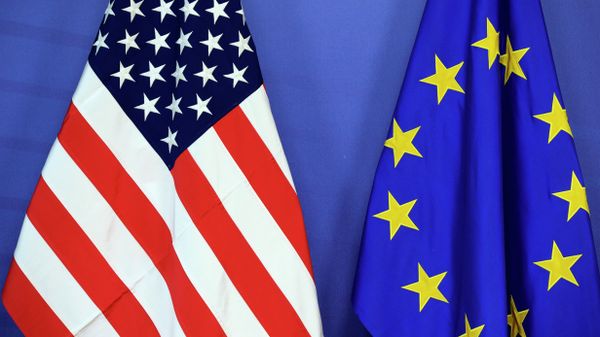 Die Flagge von den USA und der EU - Sputnik International