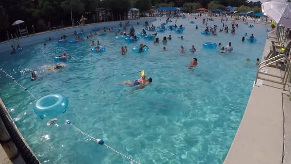 Lifeguards Rescue Difficult Guest - Sputnik International