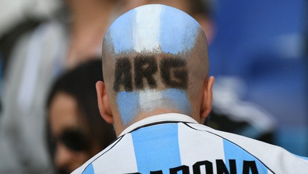 An Argentina's fan waits for the start of the World Cup Group D soccer match between Argentina and Croatia at the Nizhny Novgorod Stadium in Nizhny Novgorod, Russia, June 21, 2018 - Sputnik International
