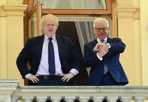 Polish Foreign Minister Jacek Czaputowicz (R) looks at his watch as he stands on a balcony with Britain's Foreign Secretary Boris Johnson in Helenow, near Warsaw on June 21, 2018 at the begining of their talks about strengthening security, defence, and cyber ties between both countries Polish Foreign Minister Jacek Czaputowicz (R) looks at his watch as he stands on a balcony with Britain's Foreign Secretary Boris Johnson in Helenow, near Warsaw on June 21, 2018 at the begining of their talks about strengthening security, defence, and cyber ties between both countries - Sputnik International