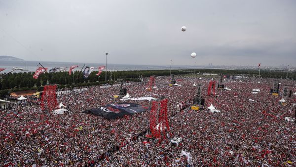 Supporters of Muharrem Ince, presidential candidate of Turkey's main opposition Republic People's Party, attend an election rally in Istanbul, Saturday, June 23, 2018. Turkish voters will vote Sunday, June 24, in a historic double election for the presidency and parliament. - Sputnik International