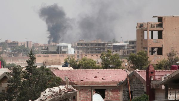 Smoke rises from the northeastern city of Hasaka, Syria, August 21, 2016 - Sputnik International