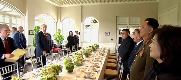 Trump y Kim celebran un almuerzo conjunto en el marco de la cumbre estadounidense-norcoreana. Trump y Kim celebran un almuerzo conjunto en el marco de la cumbre estadounidense-norcoreana. - Sputnik International